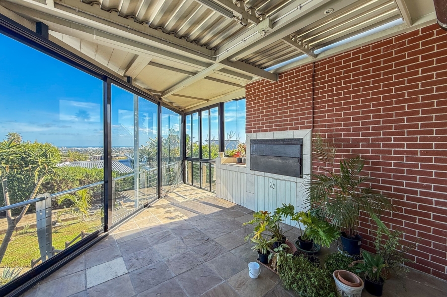 5 Bedroom Property for Sale in Plattekloof Western Cape